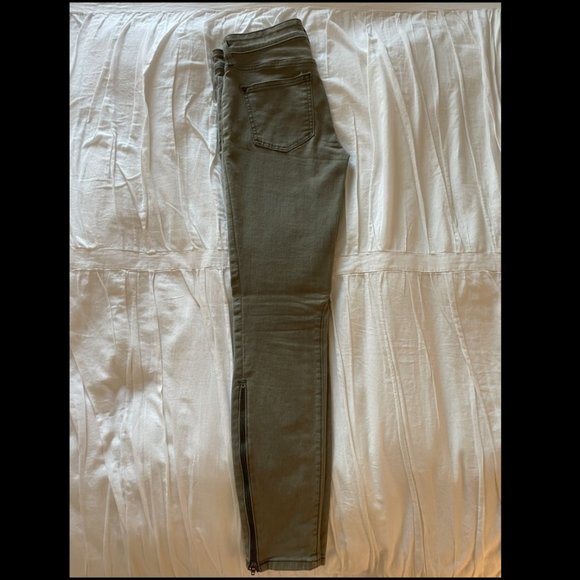 Pilcro Anthropologie Serif Faded Olive Green Moto Zip Ankle Pants - Size 26 - Picture 2 of 4